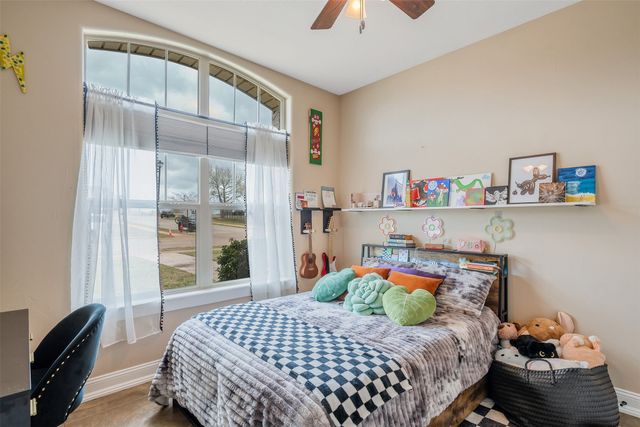 404 Corrigan Trails Boulevard, Lindale, TX 75771