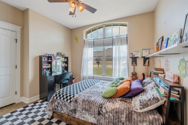 404 Corrigan Trails Boulevard, Lindale, TX 75771