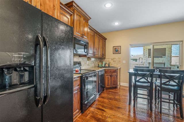404 Corrigan Trails Boulevard, Lindale, TX 75771