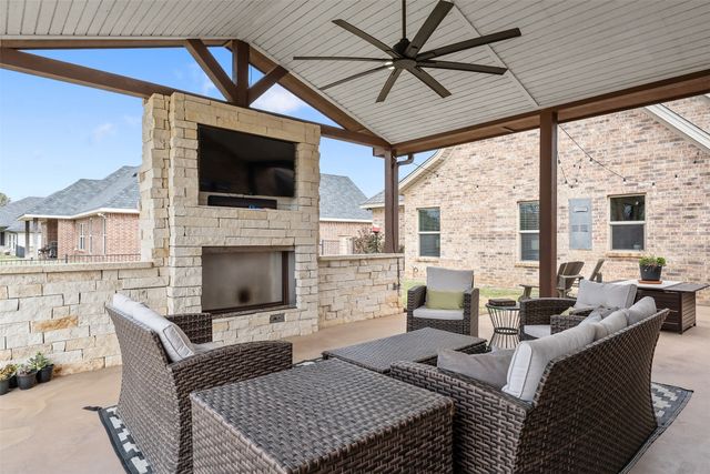 404 Corrigan Trails Boulevard, Lindale, TX 75771