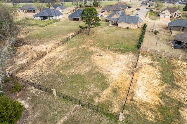 404 Corrigan Trails Boulevard, Lindale, TX 75771