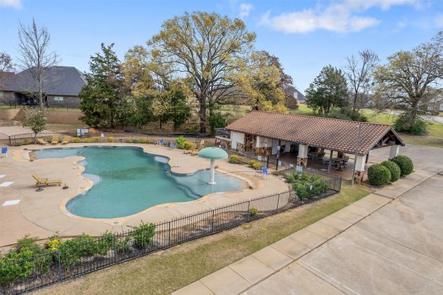 404 Corrigan Trails Boulevard, Lindale, TX 75771