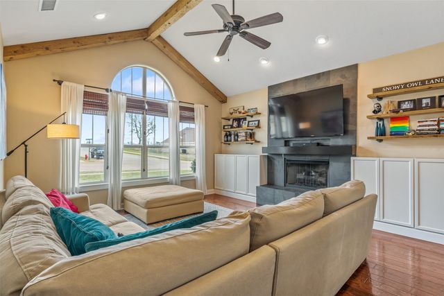 404 Corrigan Trails Boulevard, Lindale, TX 75771