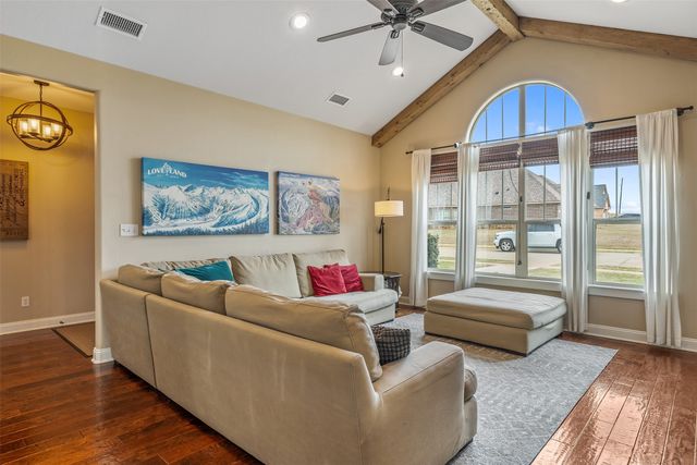404 Corrigan Trails Boulevard, Lindale, TX 75771