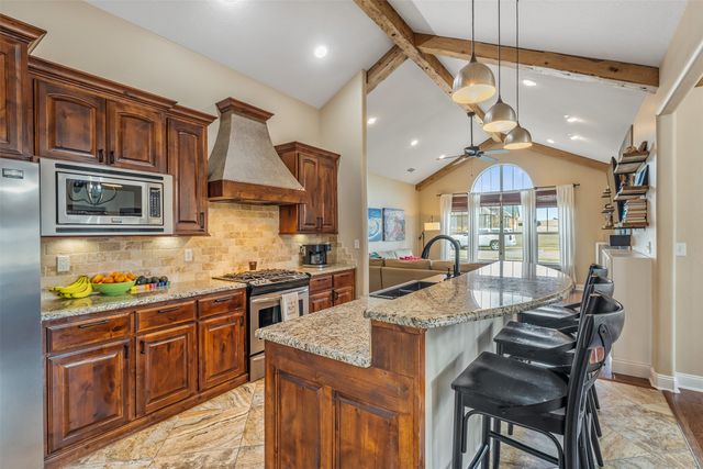 404 Corrigan Trails Boulevard, Lindale, TX 75771