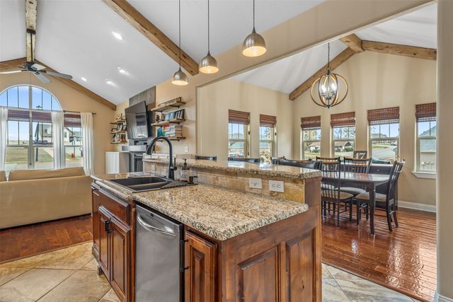 404 Corrigan Trails Boulevard, Lindale, TX 75771