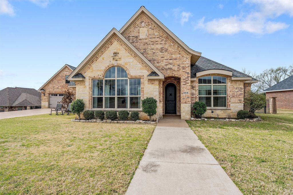 404 Corrigan Trails Boulevard, Lindale, TX 75771
