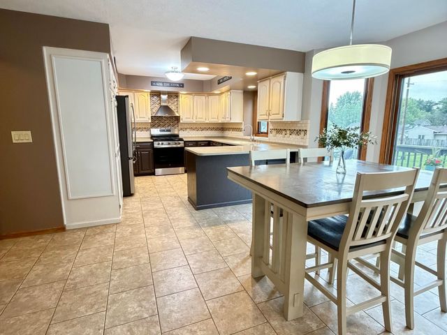 2547 Moerland Drive NW, Grand Rapids, MI 49504