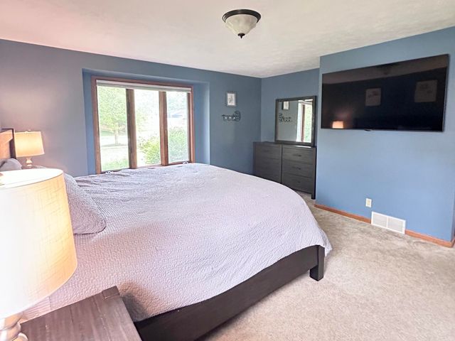 2547 Moerland Drive NW, Grand Rapids, MI 49504