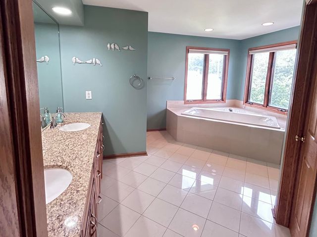 2547 Moerland Drive NW, Grand Rapids, MI 49504