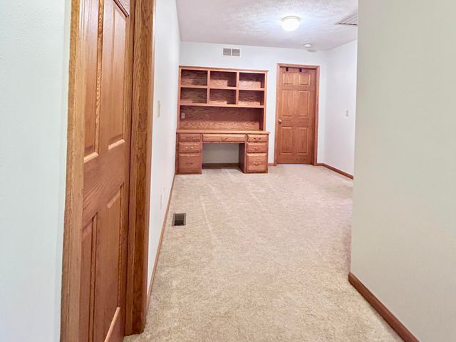 2547 Moerland Drive NW, Grand Rapids, MI 49504