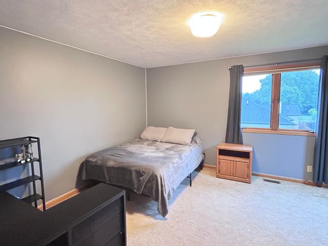 2547 Moerland Drive NW, Grand Rapids, MI 49504