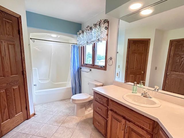 2547 Moerland Drive NW, Grand Rapids, MI 49504