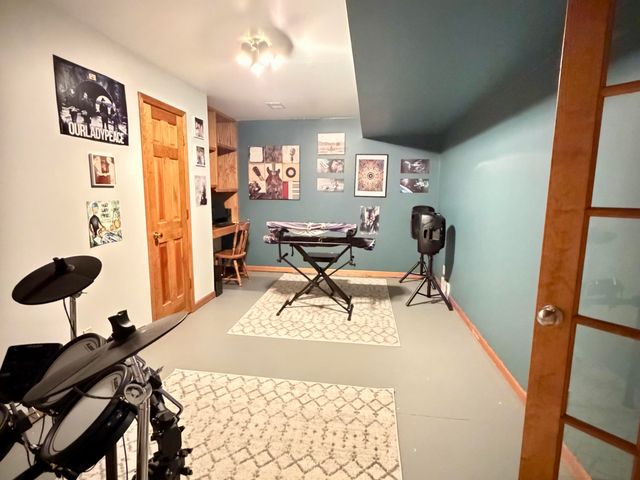 2547 Moerland Drive NW, Grand Rapids, MI 49504