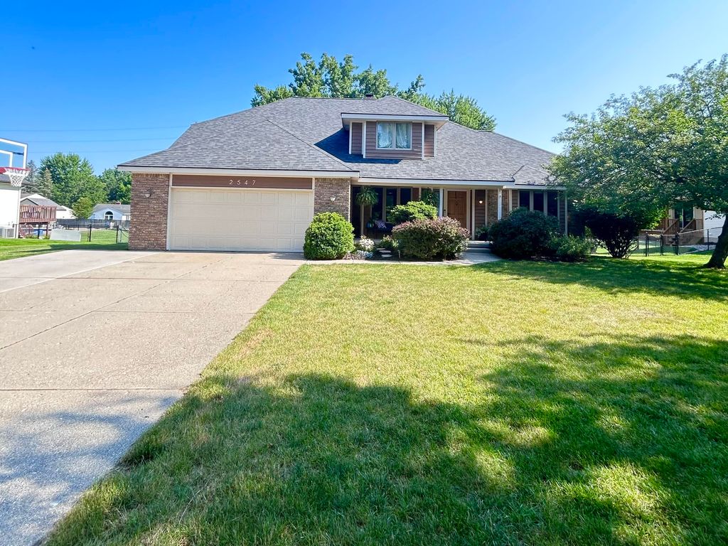 2547 Moerland Drive NW, Grand Rapids, MI 49504