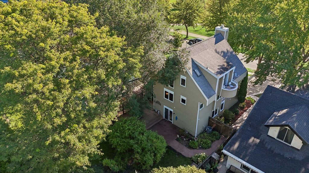 440 Morgan Avenue S, Minneapolis, MN 55405 — photo 2