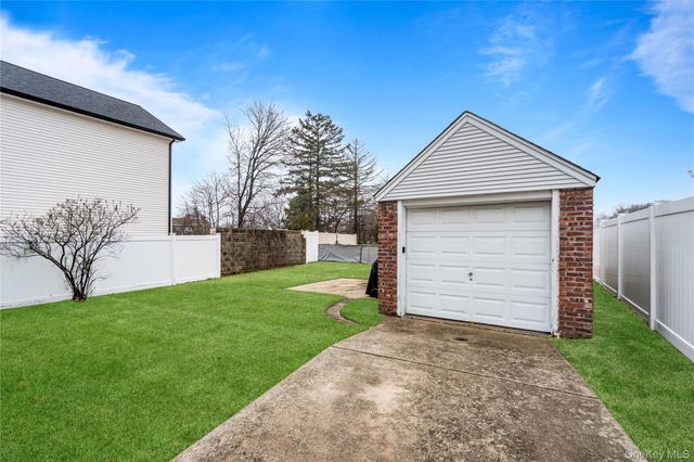 19 William Street, Valley Stream, NY 11580