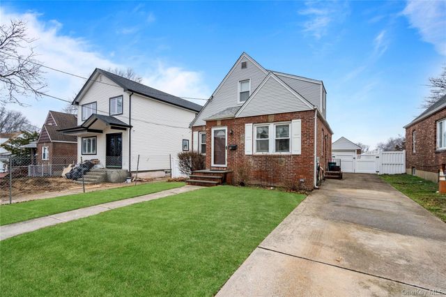 19 William Street, Valley Stream, NY 11580