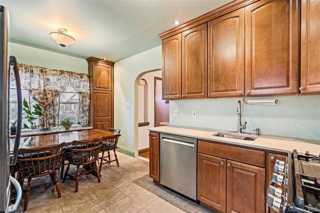 19 William Street, Valley Stream, NY 11580