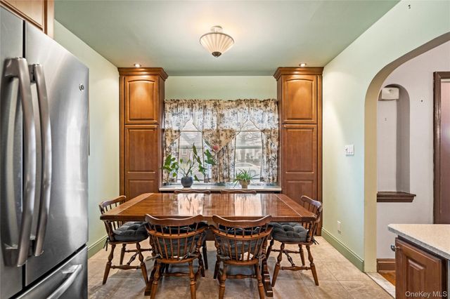 19 William Street, Valley Stream, NY 11580