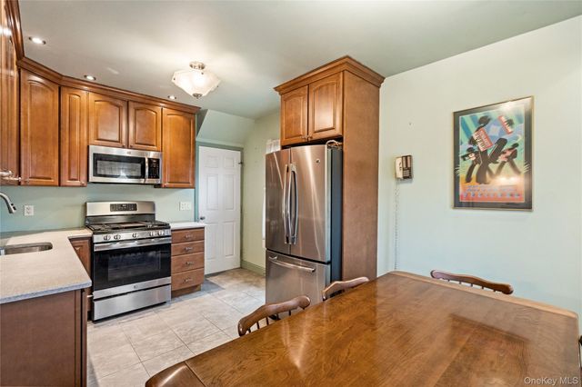 19 William Street, Valley Stream, NY 11580