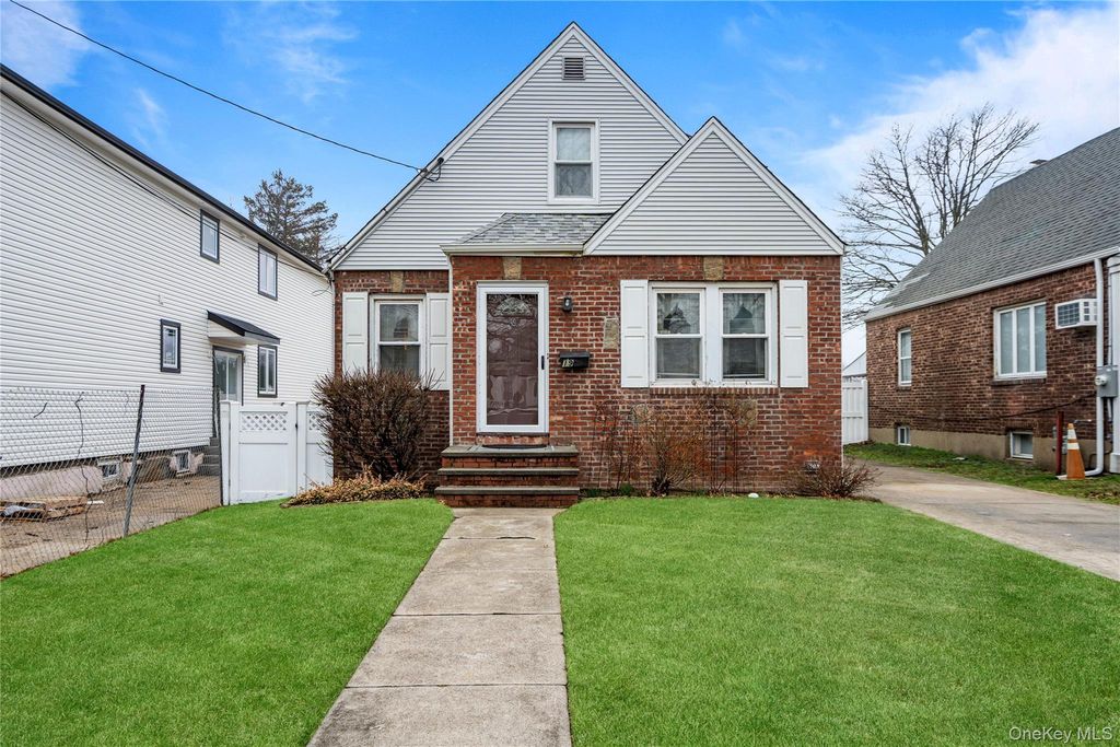 19 William Street, Valley Stream, NY 11580