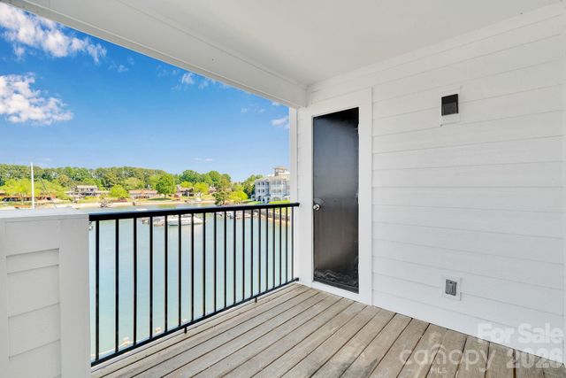 18755 Vineyard Point Lane, Cornelius, NC 28031