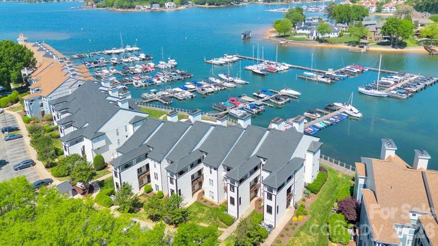 18755 Vineyard Point Lane, Cornelius, NC 28031