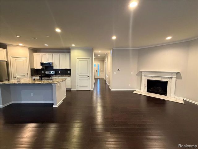 31065 Tremont Lane, Beverly Hills, MI 48025