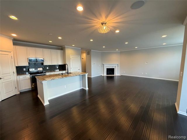 31065 Tremont Lane, Beverly Hills, MI 48025