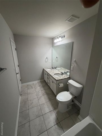 31065 Tremont Lane, Beverly Hills, MI 48025