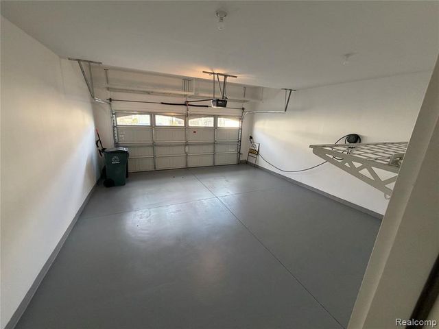31065 Tremont Lane, Beverly Hills, MI 48025