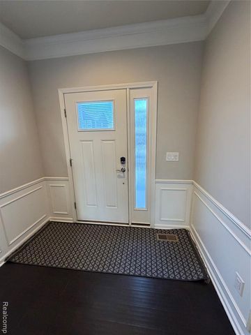 31065 Tremont Lane, Beverly Hills, MI 48025