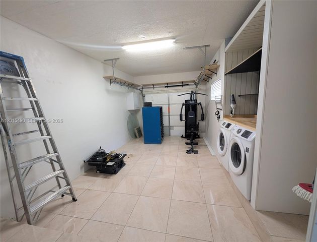 15356 SW 42nd Ln, Miami, FL 33185