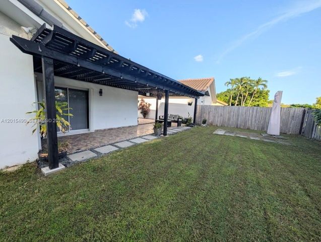 15356 SW 42nd Ln, Miami, FL 33185