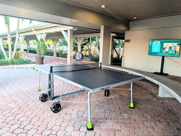 15356 SW 42nd Ln, Miami, FL 33185