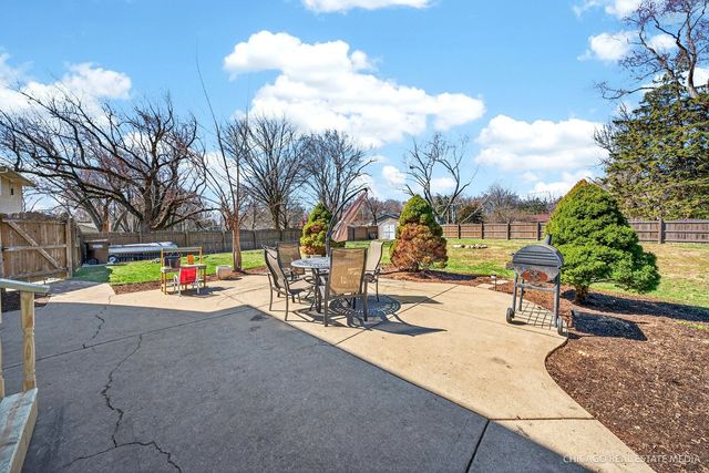 6119 Sands Road, Crystal Lake, IL 60014