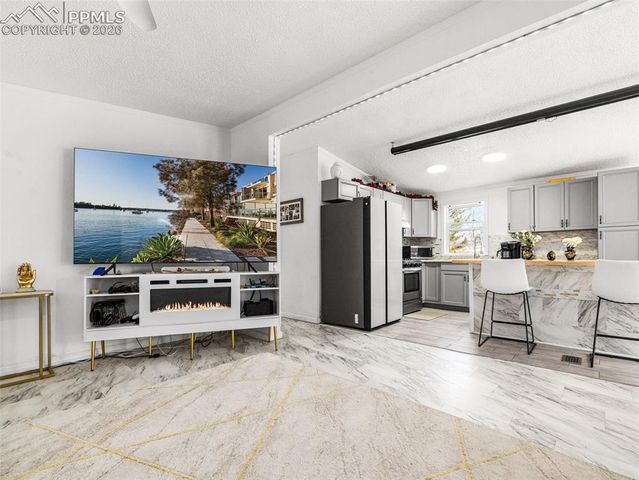 279 E Kipling Drive, Pueblo West, CO 81007