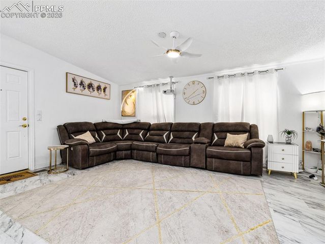 279 E Kipling Drive, Pueblo West, CO 81007