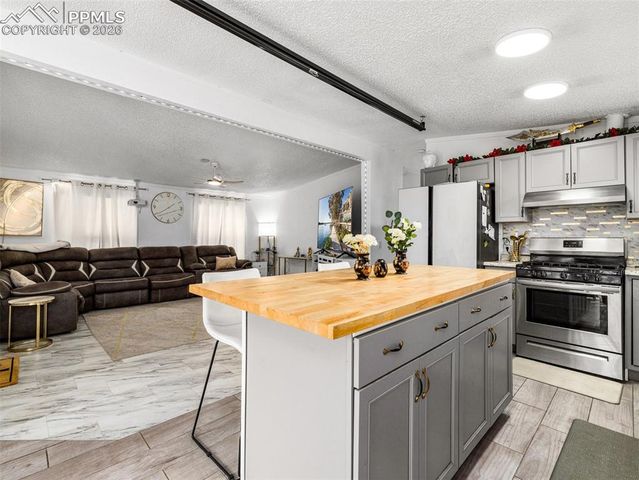 279 E Kipling Drive, Pueblo West, CO 81007