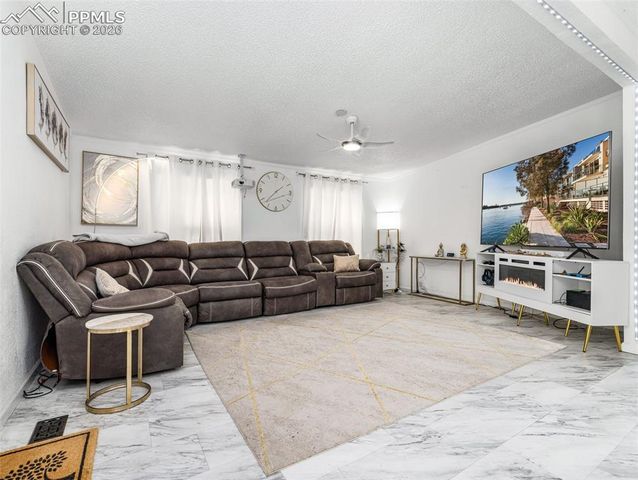 279 E Kipling Drive, Pueblo West, CO 81007