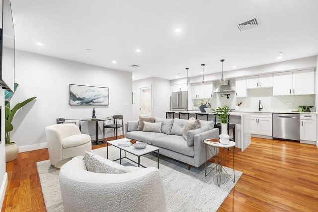 113-115 Falcon St 113-3, Boston, MA 02128