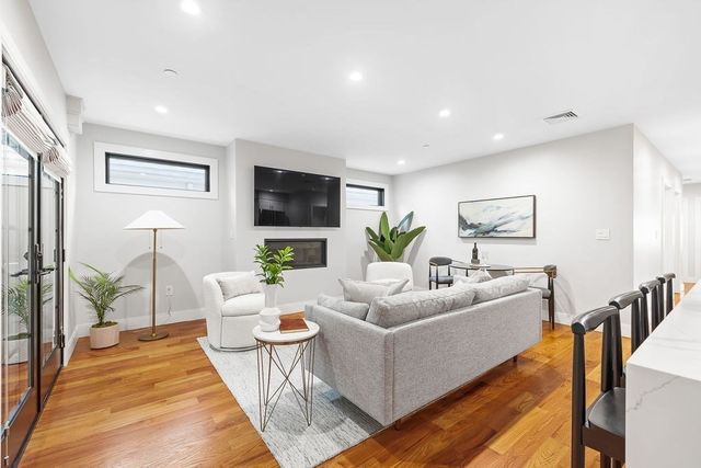 113-115 Falcon St 113-3, Boston, MA 02128