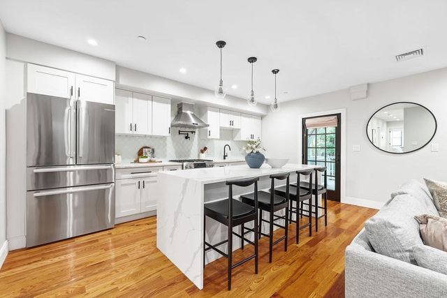 113-115 Falcon St 113-3, Boston, MA 02128