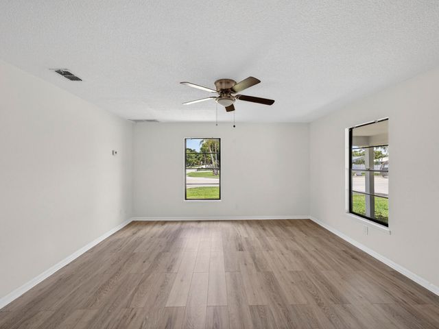 2575 1st Place, Vero Beach, FL 32962