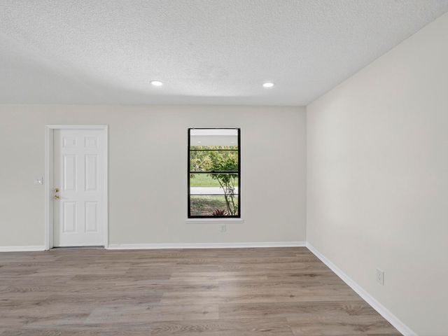 2575 1st Place, Vero Beach, FL 32962