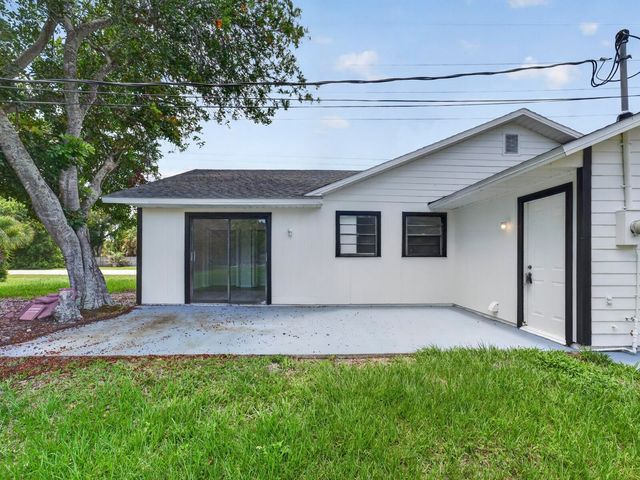 2575 1st Place, Vero Beach, FL 32962