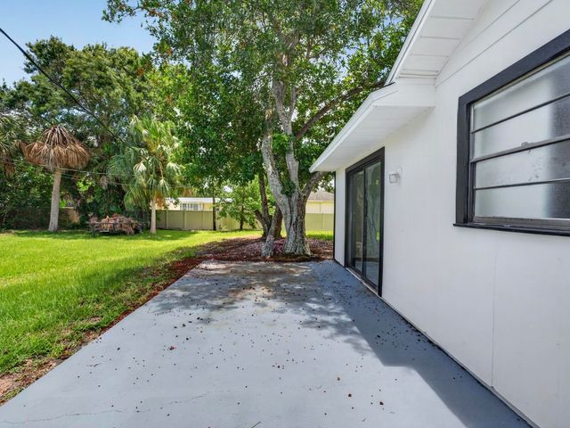 2575 1st Place, Vero Beach, FL 32962