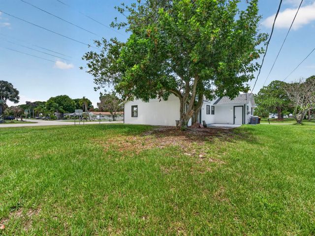 2575 1st Place, Vero Beach, FL 32962