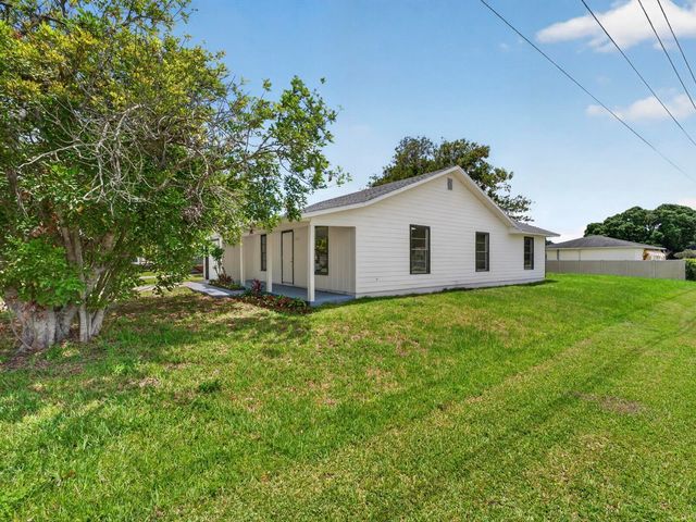 2575 1st Place, Vero Beach, FL 32962